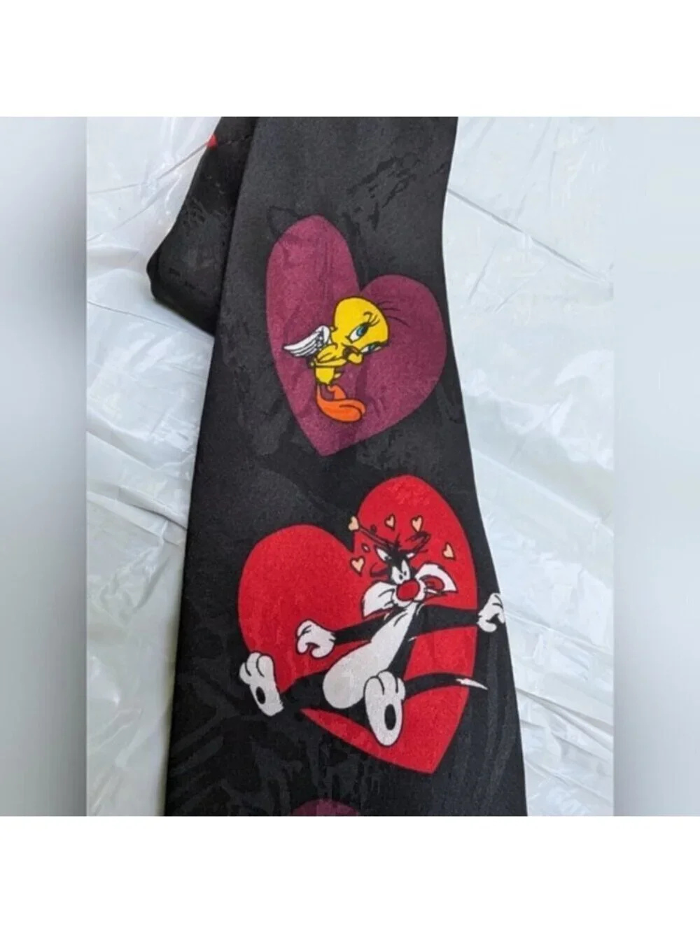 Looney Tunes Necktie mania lovestruck Hearts tie Bugs,Tweety, Marvin Taz, Daffy